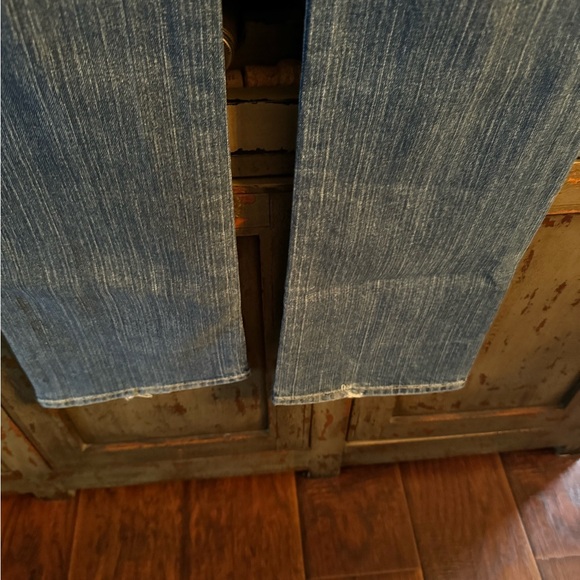 True Religion 90s fit - Picture 3 of 9